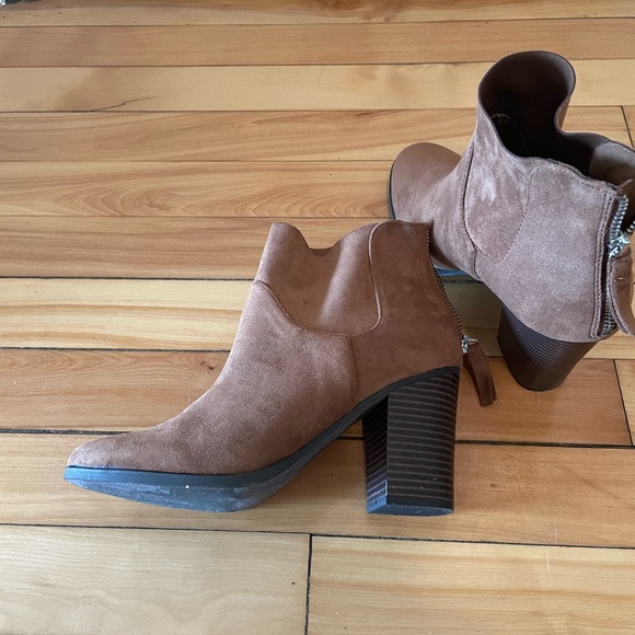 Brand new brown ankle boots. - Picture 5 of 5